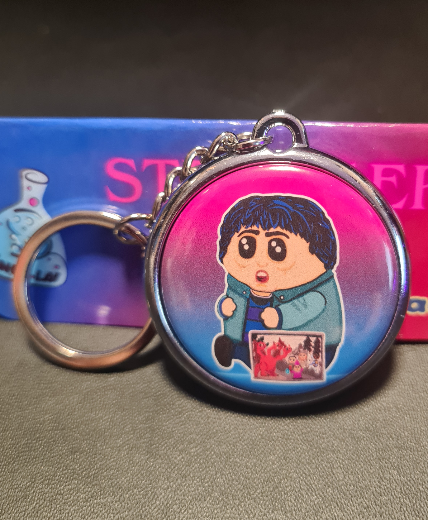 Llavero Doble Cara Ninu Stranger Stuff MASTER - KNIGHT