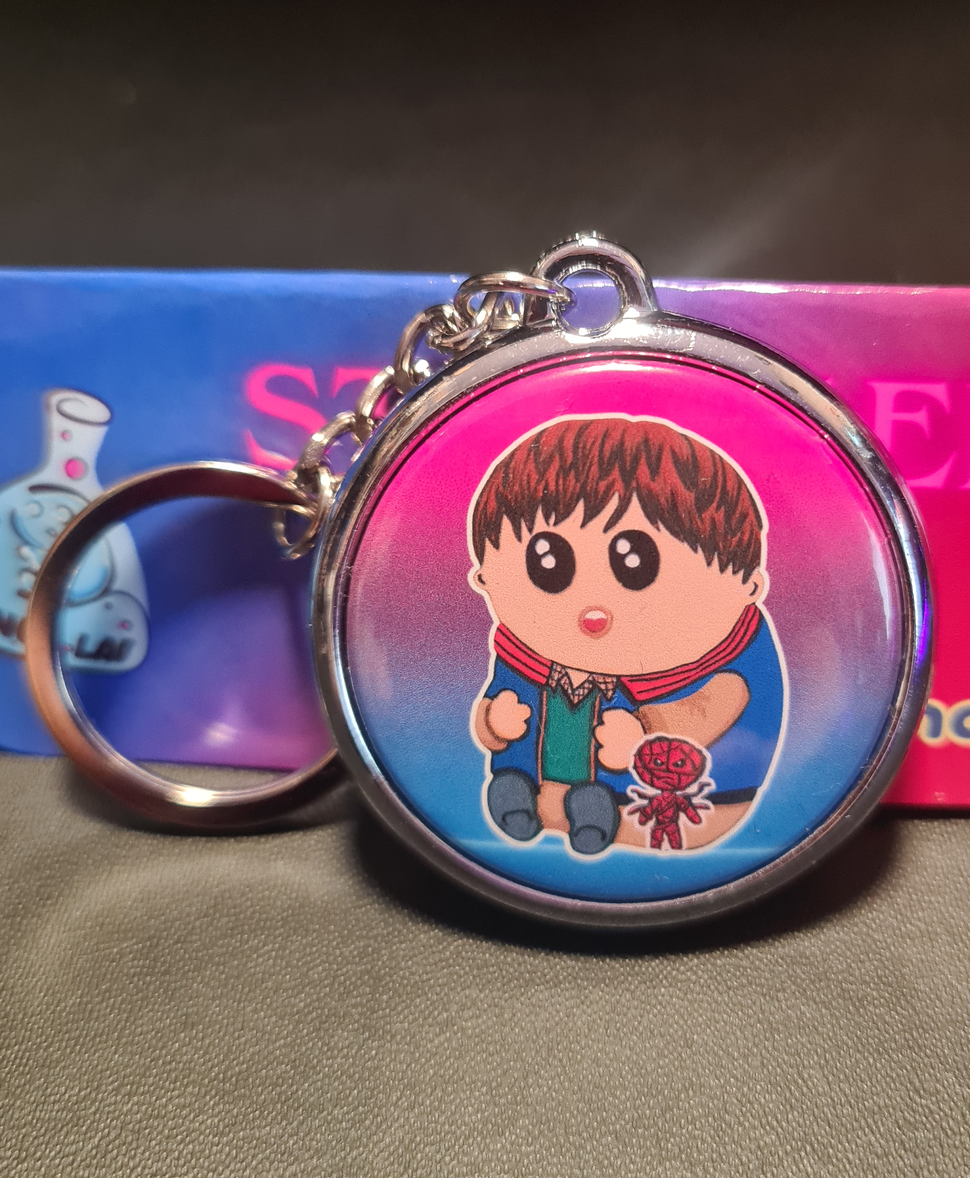 Llavero Doble Cara Ninu Stranger Stuff MASTER - KNIGHT