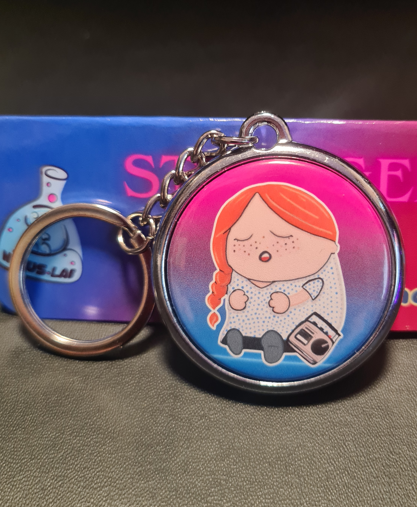 Llavero Doble Cara Ninu Stranger Stuff SKATER - SPORTS